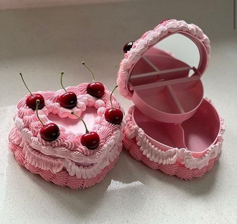 𝑐. on X: "cherry cake jewelry box https://t.co/vj5akTqGy3" / X Jewellery Box Cake, Heart Shaped Jewelry Boxes, Fake Cake Box Ideas, Diy Cake Box Ideas, Cake Jewellery Box Diy, Cherry Gift Ideas, Fake Cake Jewelry Box, Clay Jewelry Box Ideas, Fake Cake Jewelry Box Diy