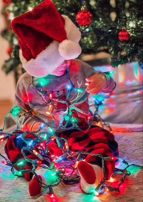 At Home Toddler Christmas Photoshoot, Christmas Photo Shoot Ideas For Toddlers, Christmas Toddler Photoshoot Ideas, Home Alone Photoshoot Ideas, Christmas Photo Shoot For Toddlers, Christmas Photo Shoot Toddler, Christmas Picture Ideas For Toddlers, At Home Diy Christmas Pictures, Christmas Photos With Toddler