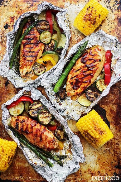 Grilled Barbecue Chicken and Vegetables in Foil - 10 most popular Grilled Clean Eating Recipes Grill Dinners, Protein Dishes, Bbq Meals, Foil Dinners, Foil Packs, Foil Packet Meals, Grilled Bbq Chicken, Full Recipes, Foil Packets