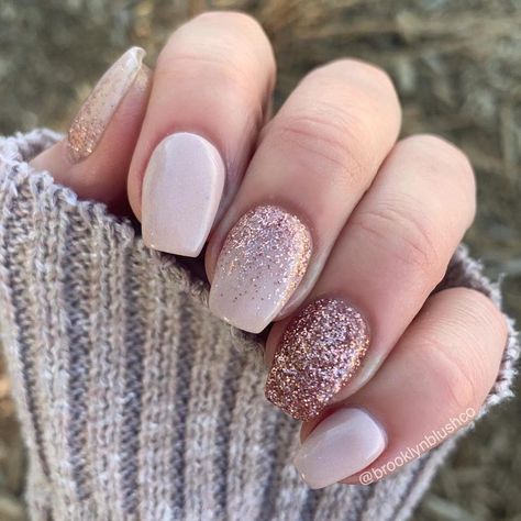 Short Nails Rose Gold, Nails Rose Gold, Rose Gold Nail Art, Rose Gold Nails Design, Nails Rose, Emerald Nails, Gold Acrylic Nails, About Rose, Gold Nail Designs