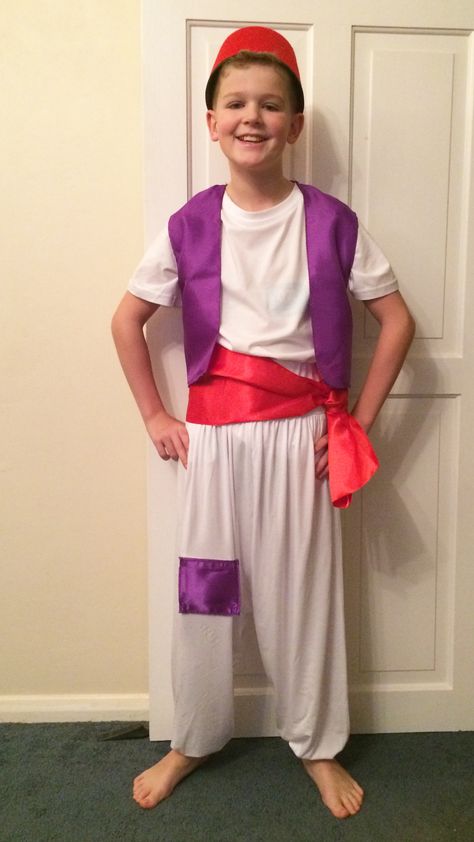 Aladdin costume kids DIY Diy Aladdin Costume, Aladdin Costume Diy, Aladdin Costume Kids, Aladdin Genie Costume, Diy Costumes For Boys, Adult Costumes Diy, Aladdin Musical, Diy Baby Costumes, Arabian Costume