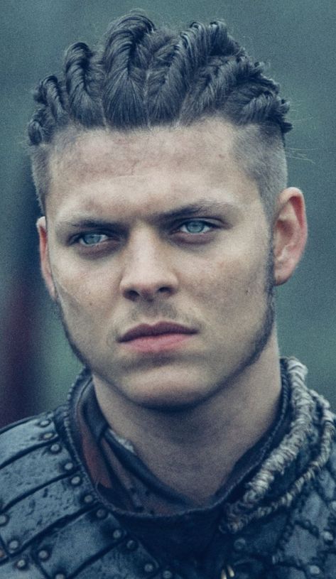 Viking Hairstyles Male, Ivar Vikings, Alex Høgh Andersen, Viking Aesthetic, Viking Series, Ivar The Boneless, Alex Hogh Andersen, Alex Høgh, Vikings Tv