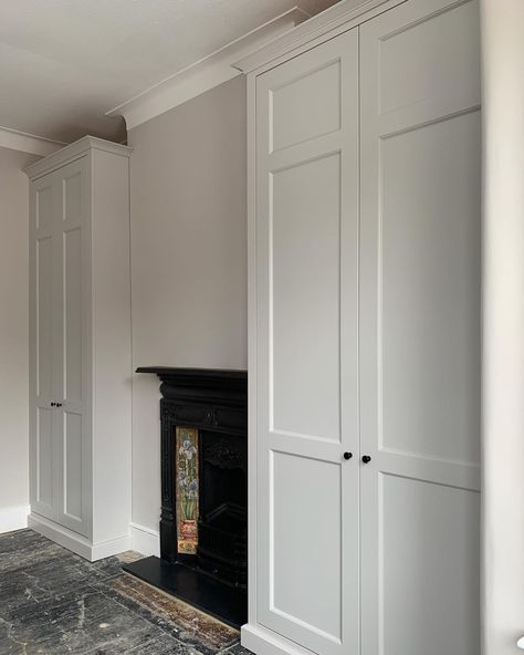 Terrace Bedroom Ideas, Victorian Terrace Bedroom, Traditional Fitted Wardrobes, Alcove Wardrobe, Fitted Wardrobes Bedroom, Alcove Cupboards, Interior Design Blogs, Bedroom Built In Wardrobe, Bespoke Wardrobe