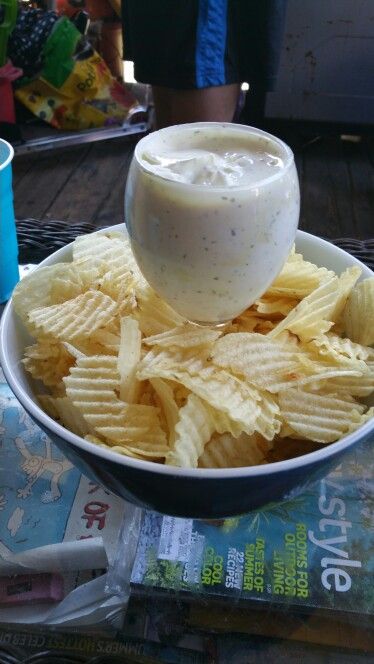 Cute way of displaying chips and dip.  Use a wine glass. Divorce Food Party Ideas, Chips And Dip Display Serving Ideas, Bridal Shower Chips And Dip, Dip And Chips Display, Party Chips Display, Chip Bar Party, Chips And Dip Party Display, Chip Display For Party, Chips At A Party