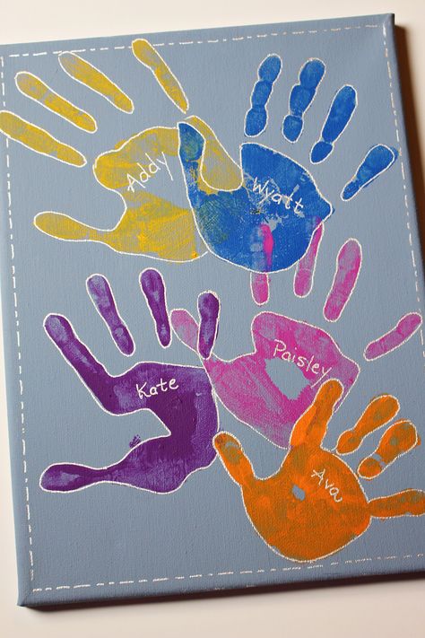 Friend Painting Ideas, Easy Kids Projects, Handprint Art Kids, Handprint Painting, Best Friend Canvas, Family Hand Prints, Friend Canvas, Fingerprint Art, Friend Painting