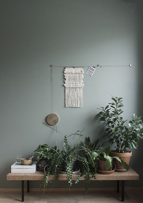 Color scheme for the sunroom. Green wall with light gray floor... possibly take the walls a bit brighter Ideas Hogar, Grey Flooring, Living Room Green, Green Rooms, Natural Home Decor, Cool Ideas, Decor Minimalist, Green Wall, Colour Schemes