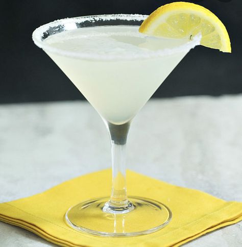 Lemon Drop Drink, Best Martini Recipes, Lemon Drop Recipe, Lemon Drop Shots, Beef Burrito Recipe, Lemon Martini, Lemon Drop Cocktail, Adult Beverages Recipes, Martini Ingredients