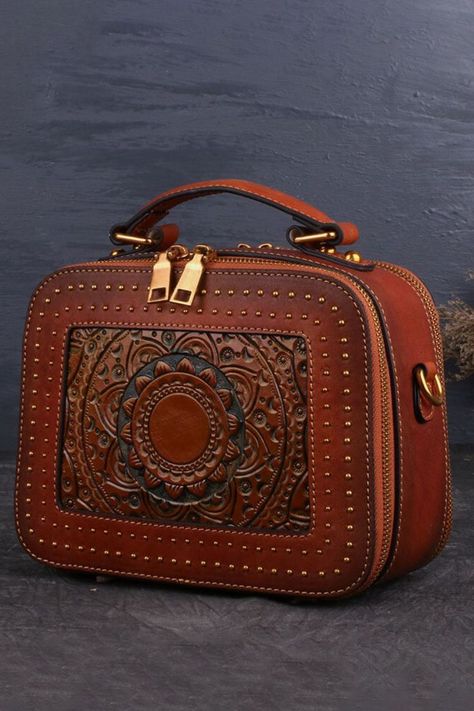 Leather Handbags Vintage. Retro Style Genuine Leather Handbags Totem Embossed Diagonal Handbags Cowhide Handbags, Retro Handbags, Carpet Bag, Popular Bags, Leather Bag Women, Genuine Leather Handbag, Retro Stil, Leather Tote Bag, Style Retro