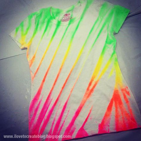 Minimalist Tie Dye, Coloring Clothes, Spray Paint Shirt, Neon Fabric, Paint Shirt, Fabric Spray Paint, Fabric Paint Shirt, Tie Dye Crafts, Diy Videos Tutorials