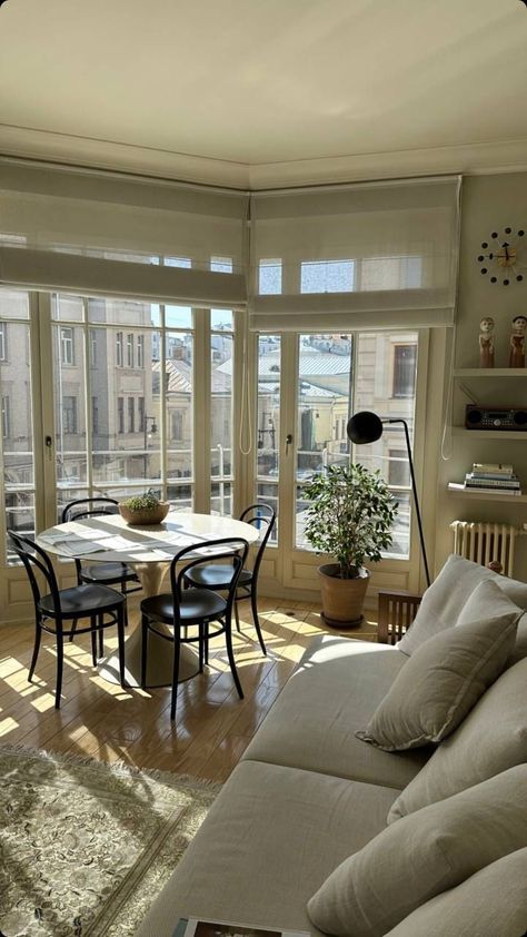 European Apartment, Girl Apartment, Coastal Bedroom Decorating, Apartment Aesthetic, Dream House Rooms, Luxury Kitchen Design, Apartment Decor Inspiration, Kitchen Design Ideas, Dream Apartment