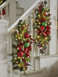 Banister Garland, Christmas Banister, Christmas Stairs Decorations, Christmas Stairs, Christmas Staircase, Silver Christmas Decorations, Simple Christmas Decor, Christmas Swags, Indoor Christmas Decorations