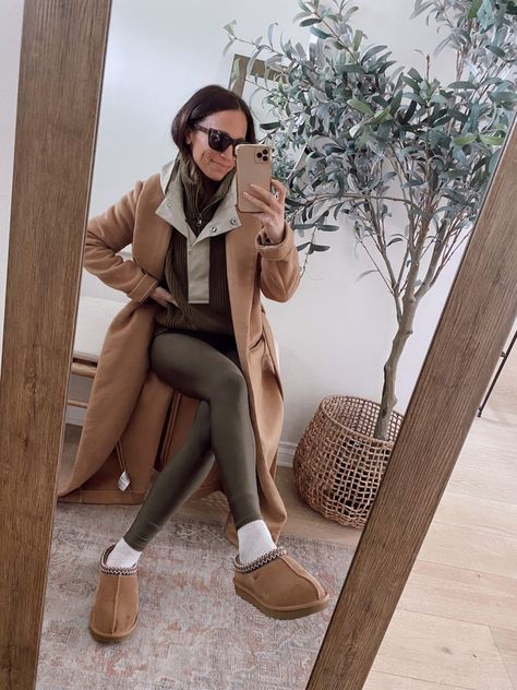 Winter Morning Outfit Casual, Pulled Together Mom Style, School Drop Off Outfit Mom Casual, Mom Outfit Inspo Fall, 2024 Fall Mom Outfits, Mom Outfits School Drop Off, Winter School Drop Off Outfit, Minimal Mom Outfit, Casual Rich Mom Outfits