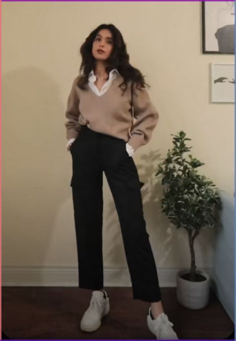 Cold Business Casual Outfits, Outfit Ideas Formal Classy, Smart Casual Evening Outfit Women, Receptionist Outfit Front Desk Casual, Sweater Office Outfits, Office Fits Women, Office Ootd Work Outfits, Work Party Outfit Winter, Female Engineer Outfit