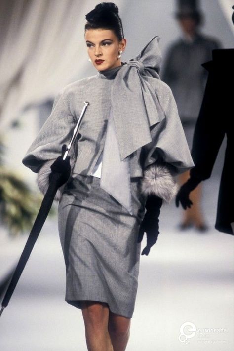 Gianfranco Ferré for Christian Dior, Autumn-Winter 1989 1980s Fashion Women, Dior Collection, Look Retro, Dior Haute Couture, Gianfranco Ferre, My Fair Lady, French Fashion Designers, Dior Fashion, 1980s Fashion