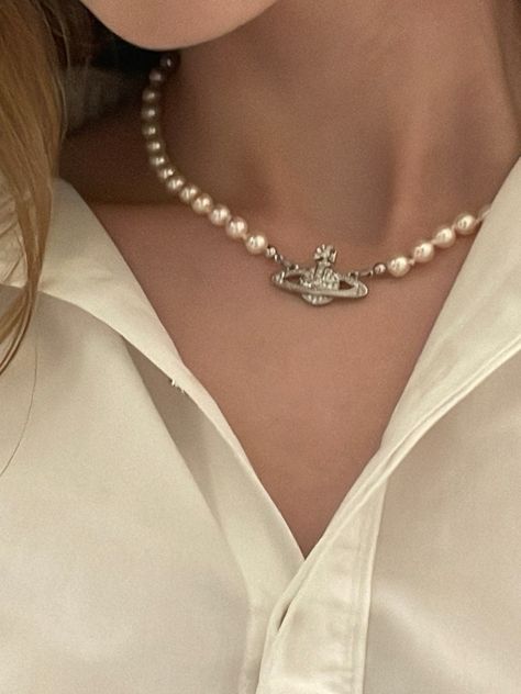 already miss my favourite vivienne westwood items that were stolen recently</3 Vivienne Westwood, A Woman, Pearl Necklace, Bee, Crown, Collar, Silver, White