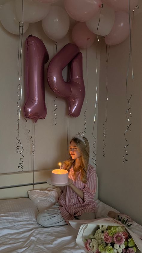 17 Doğum Günü, 14th Birthday Party Ideas, Cute Birthday Pictures, Cute Birthday Ideas, 사진 촬영 포즈, Birthday Planning, Bday Girl, 14th Birthday, Pink Birthday