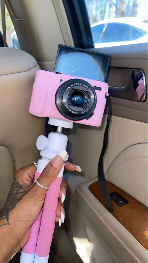 Youtube Vlog Camera, Vlogging Camera Beginner, Camera Youtube Vlogging, Pink Content Creator, Female Youtuber Aesthetic, Youtube Equipment Aesthetic, Good Cameras For Youtube, Pink Youtube Camera, Cheap Vlogging Camera