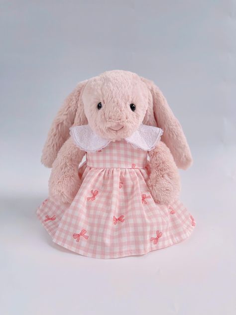 ✍️ Hello, I am a mother who makes dolls and lives full time with handmade. This is a great handmade gift for your child, designed & hand-sewn by Xanhlahandmade , This is the product Accessory dress for Jellycat Rabbit doll - These doll outfits make your bunny extra special, turning it into a unique companion for your child at school, ensuring it won't be mistaken for other bunnies in the classroom. - Outfits for the bunny turn it into a special friend for your child to care for, helping them lea Jellycat Rabbit, Classroom Outfits, Jellycat Bunnies, Teddy Bear Centerpieces, Bunny Stuffed Animal, Jellycat Bunny, Custom Outfits, Dress Bow, Rabbit Dolls