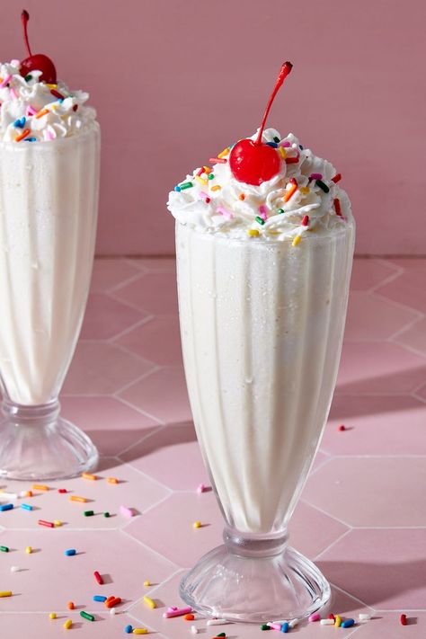 Vanilla Milkshake Pulp Fiction Milkshake, Milkshake Bar Ideas, Milkshake Aesthetic Vintage, Vanilla Milkshake Aesthetic, Fun Milkshakes, Milkshakes Aesthetic, Pastel Milkshake, Retro Milkshake, Milkshake Aesthetic