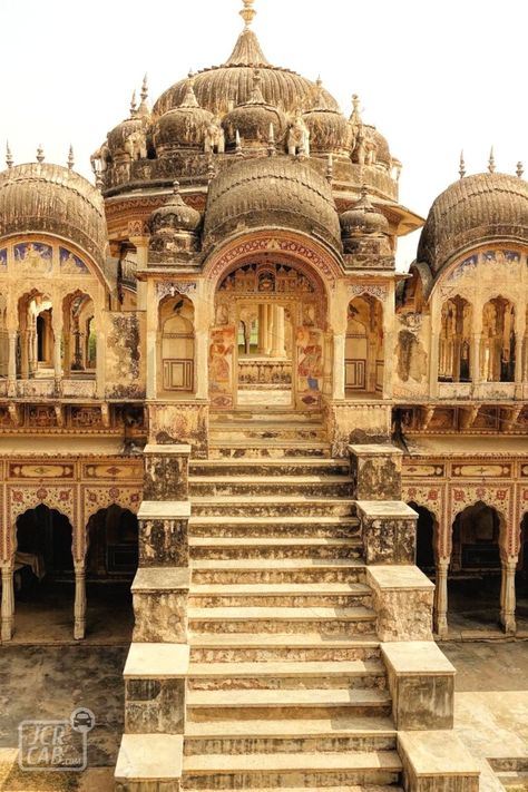 Shekhawati Haveli, Indian Temple Aesthetic, Rajasthani Palace, Indian Castle, Rajasthani Architecture, Indian Palaces, Indian Palace, Vibrant Paintings, Ancient Indian Art