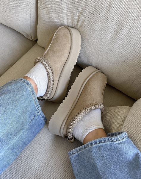 fall shoes, slippers, uggs, egg slippers, fall inspo, fall aesthetic, low uggs, winter shoes, autumn, comfy, cozy Low Uggs, Ugg Platform Slippers, Slipper Outfit, Tazz Slipper, Cute Uggs, Slippers Outfit, Ugg Tazz, Mini Boots, Ugg Tasman Slippers