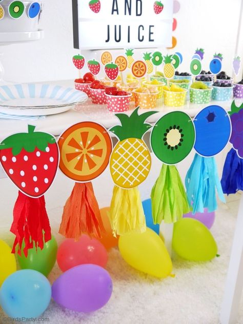 Tutti Frutti Birthday Party, Drinks Station, Fruit Birthday Party, Fruit Crafts, Hanging Craft Ideas, Fruit Birthday, Kindergarden Activities, Tasty Drinks, Fiesta Tropical