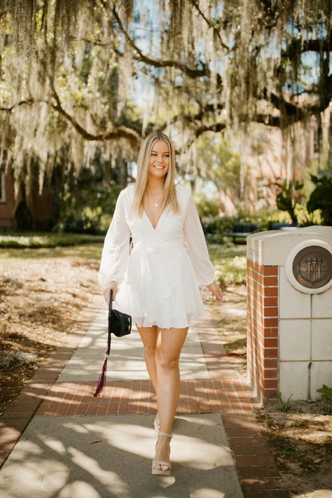 Graduation Pictures Dress, Graduation Picture Dresses, White Winter Graduation Dress, Grad Dress University, Graduation Pictures White Dress, Cute Dresses For Graduation, Grad Photos Plus Size, College Graduation Pictures Plus Size, White Dress Grad Pics