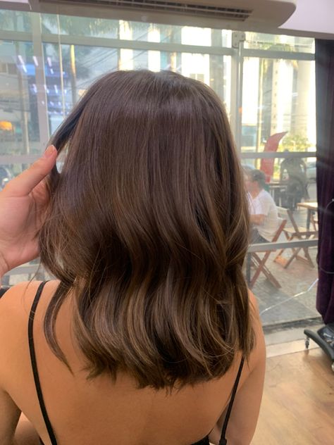 Brown Hair Inspo Brunettes Short, Brown Hair Inspiration Short, Short Hair Subtle Highlights, Short Carmel Highlights, Cute Short Dark Hair, Ombre Brown Hair Short, Shorter Dark Brown Hair, Short Lowlighted Hair, Short Brown Hair Haircuts