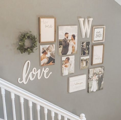 Wedding Picture Living Room Display, Farmhouse Living Room Photo Wall, Living Room Picture Collage Ideas, Collage Wall In Living Room, Living Room Decor With Wedding Photos, Wedding Pictures Wall Decor, Wedding Photo Frames Wall, Wedding Wall Collage Ideas, Family Picture Wall Decor Ideas