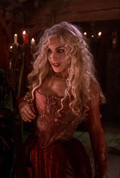 Blonde Hair Costumes, Sarah Sanderson Costume, Hermanas Sanderson, Hocus Pocus Costume, Blonde Halloween Costumes, Sara Jessica Parker, Sarah Anderson, Sarah Sanderson, Hocus Pocus Witches