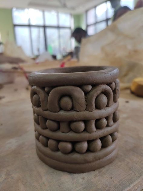 Coil Pottery Ideas Projects, Coiling Clay Sculpture, Coil Vessels Ceramics Ideas, Coil Pattern Ceramics, Beginner Coil Pottery, Blended Coil Pot, Large Coil Pots Pottery Ideas, Coil Method Pottery, Clay Coil Bowls Pottery Ideas