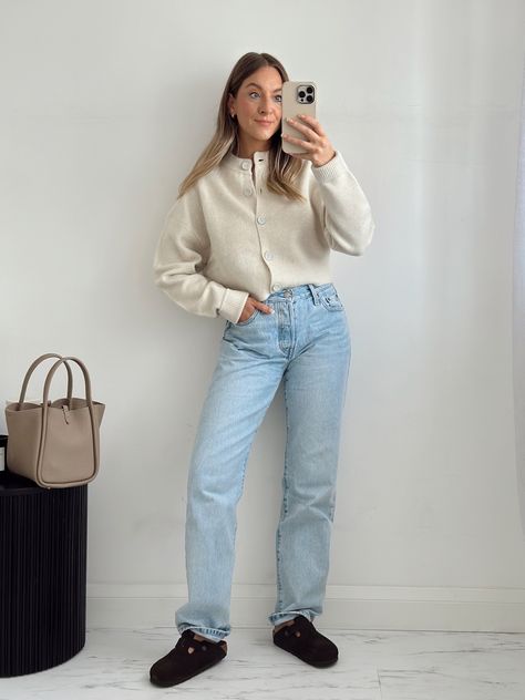 501® 90's Jeans curated on LTK Light Wash 501 Outfit, 501 90s Jeans Outfit, Levis 501 90s Outfit, 90s Jeans Outfit, Levis 501 90s, Levis 501 Outfit, 501 90s Jeans, 501 Outfit, Midsize Style