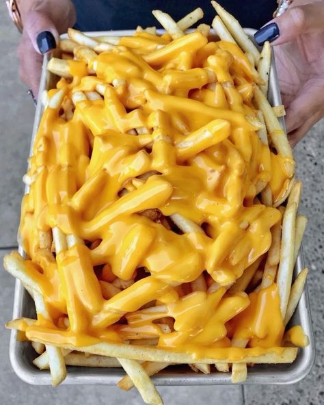 Fun With French Fries 🍟’s Instagram profile post: “Who is having #FunWithFries 🍟: @foodninjaken ・・・ Cheese Fries from @fabhotdogsreseda 🧀🧀🍟🍟 Smash or pass?!?! 😊😊 Follow @foodninjaken for…” Wedges Potato, Cheesy Fries, Potato Cheese, Junk Food Snacks, Food Therapy, Yummy Comfort Food, Poutine, Food Drinks Dessert, Quesadillas