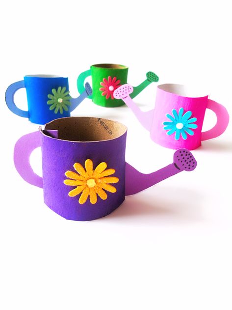 Cardboard Roll Watering Can Craft Diy Water Can, Garden Themed Crafts, Gardening Crafts For Kids, Watering Can Craft, Garden Projects For Kids, Cardboard Garden, Paper Flower Projects, Garden Crafts For Kids, Duck Crafts