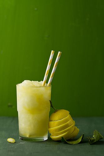 Lemon granita | Flickr - Photo Sharing! Lemon Granita, Smoothie Drinks, Frozen Desserts, Non Alcoholic Drinks, Frozen Treats, Lemon Lime, Refreshing Drinks, Fun Drinks, Mole