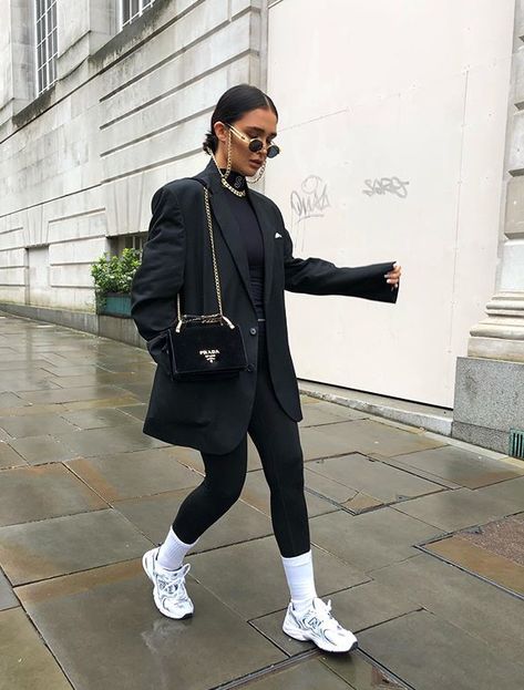 Alicia Roddy, Looks Adidas, Trainers Outfit, Look Legging, Chique Outfit, New Balance Outfit, Sneaker Outfits, Winter Styles, Winter Fashion Outfits Casual