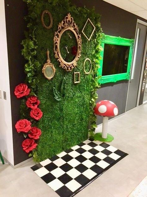 Alice In Wonderland Event, Wonderland Party Theme, Alice In Wonderland Garden, Alice In Wonderland Room, Wonderland Aesthetic, Deco Disney, Wonderland Party Decorations, Alice In Wonderland Decorations, Alice In Wonderland Tea Party Birthday