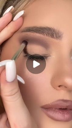 Simple Glam Make Up, Nye Eye Makeup Tutorial, Formal Eye Makeup Tutorial, How To Do Eye Makeup For Beginners, Make Up For New Years Eve, Work Party Makeup, How To Put Makeup On, Makeup Looks 2024, Glitter Eyeshadow Ideas