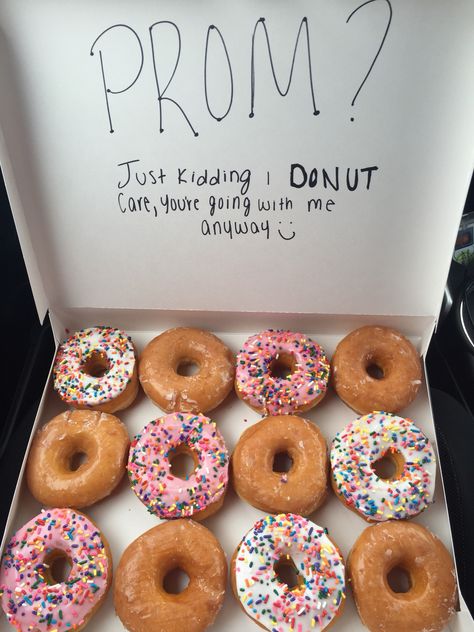 Cute Promposal, Promposal Ideas For Him, Girl Ask Guy, Creative Prom Proposal Ideas, Sadies Proposal, Cute Hoco Proposals, Formal Proposals, Cute Promposals, Promposal Ideas