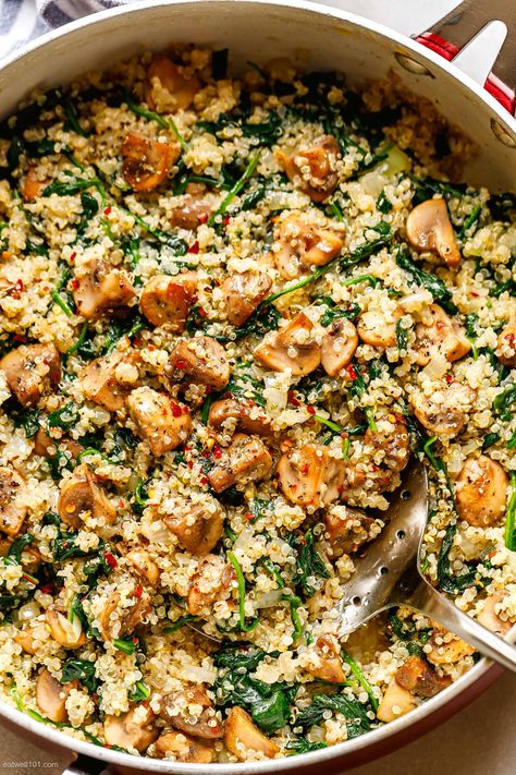 Spinach Mushroom Quinoa Recipe - #quinoa #recipe #eatwell101 - This parmesan spinach mushroom quinoa recipe is the ultimate win for vegetarian weeknight dinners! - #recipe by #eatwell101® Vegetarian Weeknight Dinners, Vegetarische Diners, Quinoa Skillet, Parmesan Spinach, Recipe Quinoa, Mushroom Quinoa, Quinoa Recipes Easy, Quinoa Recipes Healthy, Quinoa Recipe