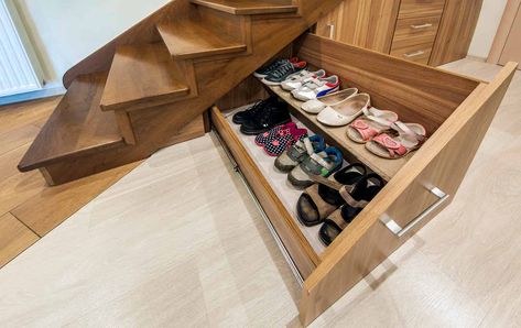 What Lives Under Your Stairs? 14 ingenious ideas for transforming the cupboard under the stairs Design Under Stairs, Shoes Rack Design, Wooden Shoe Rack Designs, Space Saving Staircase, Vstupná Hala, Wooden Shoe Rack, Carpentry And Joinery, Diy Shoe Rack, Shoes Rack