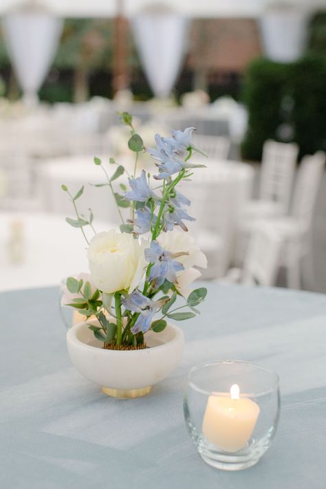 Cocktail Hour Florals, Blue Flower Centerpieces, Cocktail Flowers, Bud Vases Wedding, Bud Vase Centerpiece, Blue Wedding Centerpieces, Blue White Weddings, Blue Centerpieces, White Centerpiece