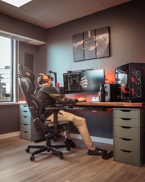 Gaming Chair Ideas, Gamer Room Setup, Room Ideas Gamer, Gamer Room Ideas, Gamer Desk Setup, Dream Desk Setup, Tech Home Office, Desktop Ideas, Small Game Rooms