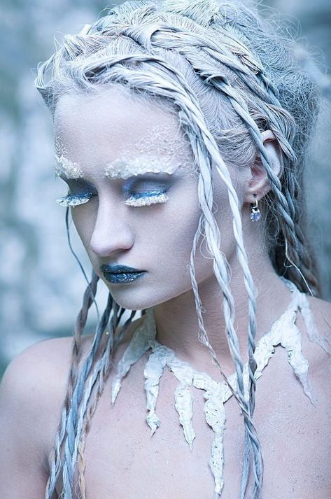 Narnia Costumes, Frozen Makeup, Ice Witch, Winter Goddess, Snow Photoshoot, Winter Dance, Creepy Halloween Makeup, Goddess Aesthetic, Snow Maiden