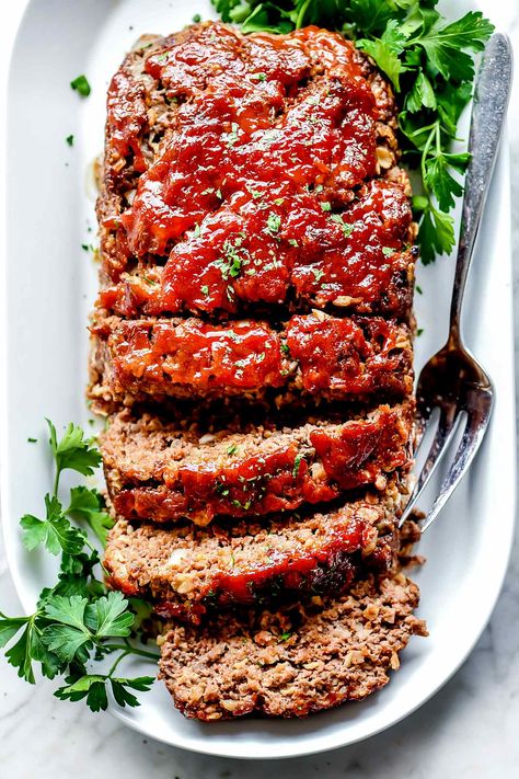 How to Make THE BEST Easy Meatloaf Recipe | foodiecrush.com Bbq Turkey Meatloaf, Turkey Meatloaf Recipe Easy, Easy Turkey Meatloaf, Ground Beef Meatloaf, Traditional Meatloaf Recipes, Braised Pork Ribs, Dinner Suggestions, How To Make Meatloaf, Dinner Beef