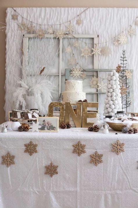 Winter Onederland Party Neutral, Winter Onederland Birthday Party Boy, Winter Onederland Party Boy, Winter Onederland Party Girl 1st Birthdays, Winter Birthday Themes, Winter Onederland Party Girl, Winter Onederland First Birthday, First Birthday Winter, Winter Wonderland Birthday Party