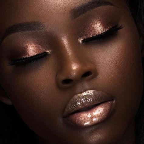 Dark Skin Women (@darkskinwomen) no Instagram: “@kiarapike (: @jessyjphoto) ・・・ For make-up tutorials follow @darkskinwomen.makeup ” Maquillage On Fleek, Mekap Mata, Make Up Tutorials, Disney Makeup, Smink Inspiration, Dark Skin Beauty, Gold Makeup, Glamour Makeup, Dark Skin Makeup