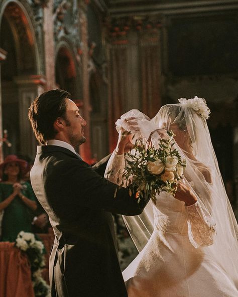 POV documenting a wedding in the prettiest church in Rome in the most devine light Photography @leentjeloveslight Planner @guendalinalitta Venue @villa_medici Dress @oliviertheyskens Flowers @boutemythierry Church Chiesa Nuova #leentjeloveslight Wedding In Church Aesthetic, Catholic Church Wedding Photos, Devine Light, Belgium Wedding, Church Wedding Photos, Church Wedding Photography, Villa Medici, Church Aisle, Church Aesthetic