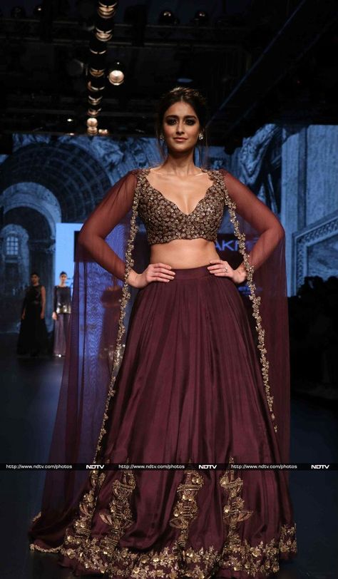 Maroon Lehenga, Cape Outfit, Mehndi Outfit, Choli Designs, Rock Outfit, Indian Lehenga, Lakme Fashion Week, Outfit Trends, Indian Wedding Outfits