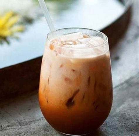 Sweet Thai Iced Tea (Vegan Sweetened Condensed Milk: 2 Cans Pure Coconut Milk & ½ c Agave Nectar) Milktea Photography, Cookout Ideas, Thai Iced Tea, Boat Drinks, Tea Breakfast, Thai Coconut, Thai Tea, Tasty Kitchen, Agave Nectar